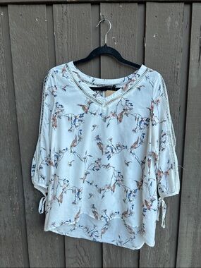 Doe & Rae White Floral V-Neck Tunic Blouse with Blue & Coral Bird Design